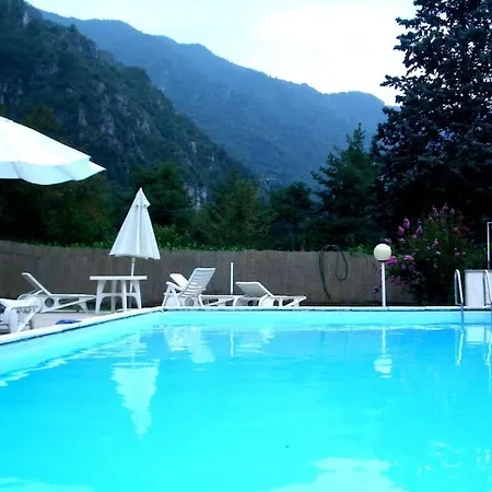 Feriehus — Pool — Idro