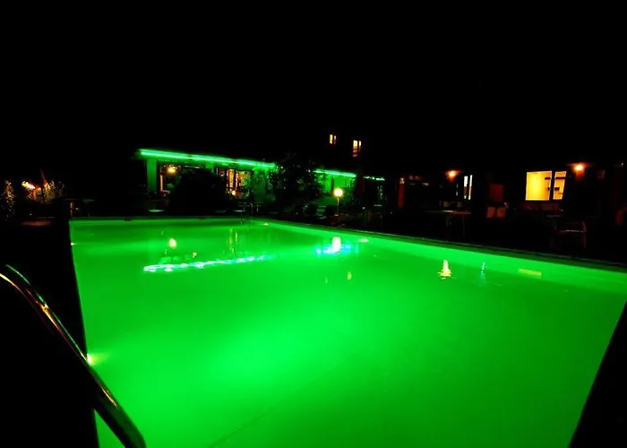 — Pool — Idro Σπίτι διακοπών