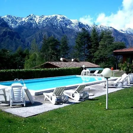 Holiday home — Pool — Idro